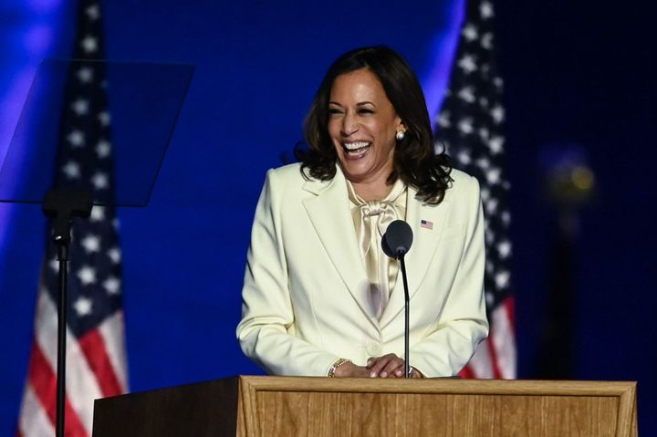 La vice-présidente élue Kamala Harris prononce&nbsp;son&nbsp;discours de victoire à Wilmington, dans le Delaware, le 7 novembre 2020. (JIM WATSON / AFP)