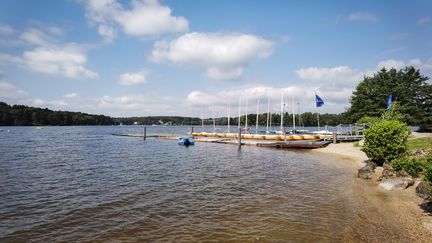 Opération "Essayez la Nièvre", au lac des Settons. (JEAN-FRANÇOIS FERNANDEZ / FRANCE-INFO)