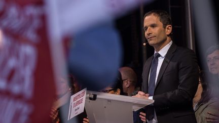 Benoît Hamon, le 19 avril 2017, à Paris, lors d'un meeting de campagne pour l'élection présidentielle. (JULIEN MATTIA / NURPHOTO / AFP)