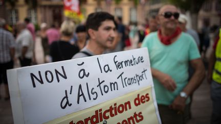 Un manifestant contre la fermeture du site Alstom de Belfort, le 12 septembre 2016.
 (SEBASTIEN BOZON / AFP)