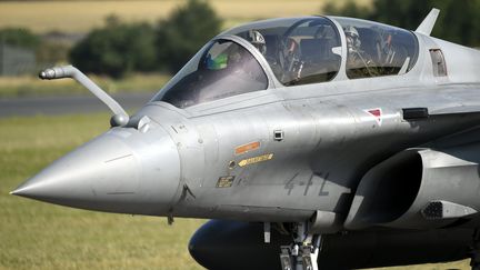 Un Rafale de Dassault Aviation, le 29 juin 2018, sur la base aérienne 133 de&nbsp;Nancy-Ochey. (ALEXANDRE MARCHI / MAXPPP)