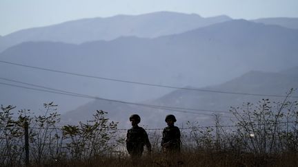 Une patrouille russe de maintien de la paix dans le Haut-Karabakh, le 12 novembre 2021. (STRINGER / ANADOLU AGENCY)