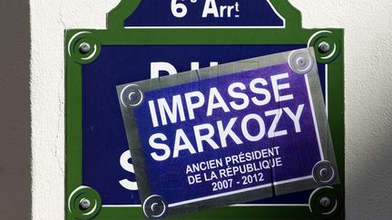 J-40 Une rue dans le 6e arrondissement &agrave; Paris rebaptis&eacute;e "Impasse Sarkozy", le 27 mars 2012. (CHARLES PLATIAU / REUTERS)