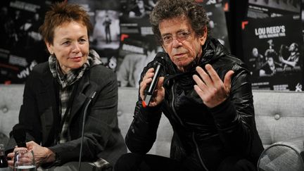 Lou Reed et son épouse, l'artiste Laurie Anderson lors d'une conférence de presse à Sidney, le 28 mai 2010
 (GREG WOOD / AFP)