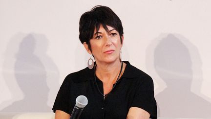 Ghislaine Maxwell participe à une conférence à New York, le 20 septembre 2013. (LAURA CAVANAUGH / GETTY IMAGES NORTH AMERICA / AFP)