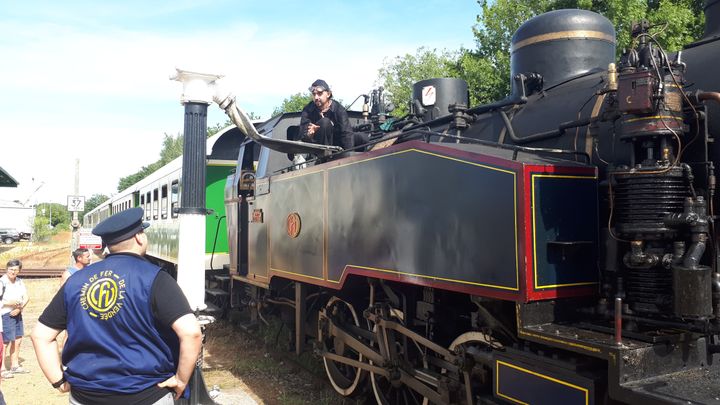 Le train à vapeur du chemin de fer de la Vendée à Mortagne-sur-Sèvre (BENJAMIN MATHIEU / FRANCE INFO / RADIO FRANCE)