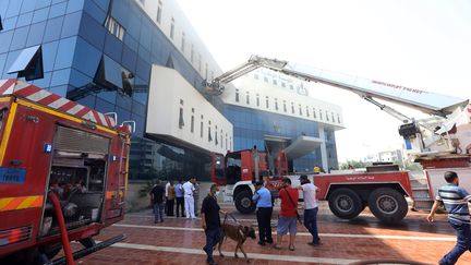 Une attaque a eu lieu lundi 10 septembre contre le siège de la compagnie nationale de pétrole de la Libye à Tripoli. (MAHMUD TURKIA / AFP)