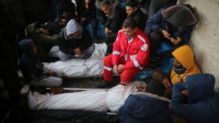 Un secouriste du Croissant rouge palestinien à Deir el-Balah, dans la bande de Gaza, le 11 janvier 2024. (AFP)