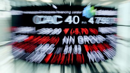 Le CAC 40 sur un écran avec un effet zoom. (ERIC PIERMONT / AFP)