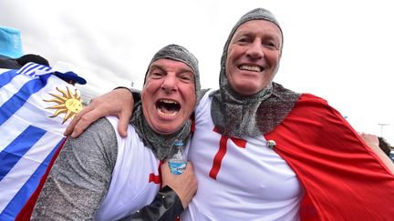 Des supporters de l'Angleterre patientent avant le match contre l'Uruguay, jeudi 19 juin &agrave; Sao Paulo (Br&eacute;sil).&nbsp; (NELSON ALMEIDA / AFP)