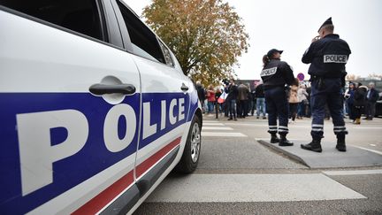 Une voiture de police à Nantes (Loire-Atlantique), le 26 octobre 2016. (JEAN-SEBASTIEN EVRARD / AFP)