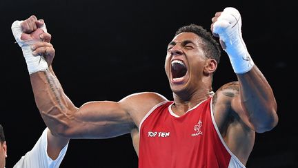 Tony Yoka juste après sa victoire face à Joe Joyce, à Rio, le 21 août 2016. (YURI CORTEZ / AFP)