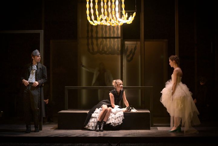 Yoann GASIOROWSKI (Astolphe de Bramante), Elisa ERKA (Faustina), Claire DE LA RUE DU CAN (Gabriel)&nbsp; (VINCENT PONTET)