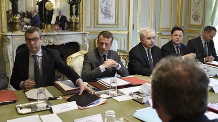 Emmanuel Macron,&nbsp;lors de la réunion du Conseil de défense et de sécurité nationale à Paris, le 24 mai 2017. (STEPHANE DE SAKUTIN / POOL)