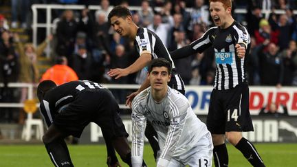 Thibaut Courtois spectateur de la joie des joueurs de Newcastle