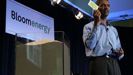 K. R. Sridhar, fondateur de Bloom Energy, présente le 24 février une pile à base de silicium, à San José (Californie) (AFP/JUSTIN SULLIVAN)