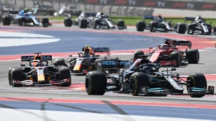 Lewis Hamilton a pris la tête du Grand Prix des Etats-Unis, dimanche 24 octobre 2021.&nbsp; (JIM WATSON / AFP)