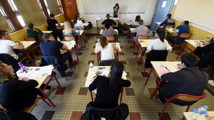 Des lyc&eacute;ens passent l'&eacute;preuve de philosophie du baccalaur&eacute;at, le 17 juin 2015 &agrave; Nancy (Meurthe-et-Moselle). (  MAXPPP)