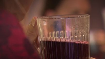 Les tisanes se consomment chaudes, mais aussi glacées. Le marché de la tisane ne cesse de croître depuis dix ans. (FRANCE 2)