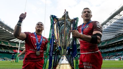 Les Toulousains, Chelsin Kolbe et&nbsp;Rynhardt Elstadt, célèbrent leur victoire en Champions Cup contre les Rochelais, le 22 mai 2021.&nbsp; (MI NEWS / NURPHOTO via AFP)