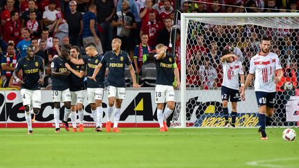 Traoré félicité par ses coéquipiers de l'AS Monaco (PHILIPPE HUGUEN / AFP)