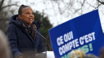 Christiane Taubira annonce sa candidature, à Lyon, le&nbsp;15 janvier&nbsp;2022. (JEAN-PHILIPPE KSIAZEK / AFP)