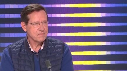 Pierre Servent, spécialiste des questions de défense et militaire, invité sur franceinfo le 23 avril 2022. (FRANCEINFO / RADIOFRANCE)