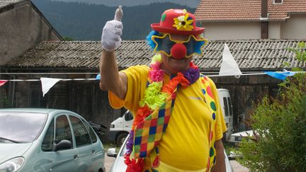  (Jojo le clown est sur le bord des routes tous les jours pour applaudir les coureurs © RF/BS)