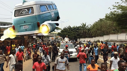 Le site satirique State Afrique a sorti un article sur «les bus volants révolutionnaires» qui mettent fin aux embouteillages interminables à Conakry en Guinée. (Capture d&#039;écran du site State Afrique)