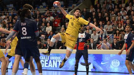 Le joueur Benjamin Afgour s'envole avec Dunkerque (JULIEN CROSNIER / DPPI MEDIA)