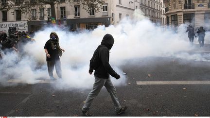 Des manifestants contre la loi Travail à Paris, le 15 septembre 2016. (CHRISTOPHE ENA / AP / SIPA)