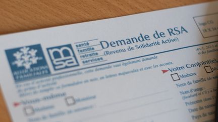 Le&nbsp;revenu de solidarité active (RSA) a&nbsp;remplacé le&nbsp;revenu minimum d'insertion (RMI) en 2009. (ROMAIN LONGIERAS / HANS LUCAS / AFP)