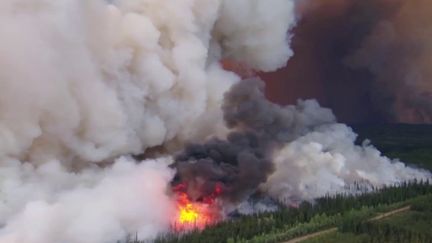 Incendies au Canada : le Québec touché par des feux impressionnants (France info)