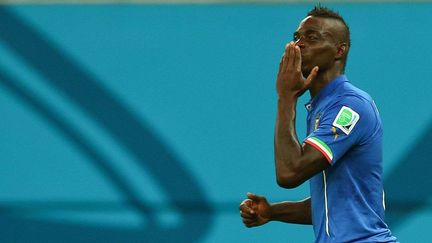 Mario Balotelli, le 14 juin 2014, lors de la victoire de l'Italie face &agrave; l'Angleterre (2-1) &agrave; Manaus au Br&eacute;sil. (KIERAN MCMANUS/SIPA)