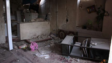 L'int&eacute;rieur d'une maison ravag&eacute; &agrave; Varzaqan. (HAMED NAZARI / AP / SIPA)