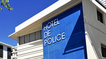 Un suspect est interrogé dans l'hôtel de police de Nîmes. (SAMUEL DUPLAIX / MAXPPP)