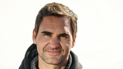 Roger Federer hors des courts de tennis, lors du Super-G de&nbsp;Lenzerheide, comptant pour la Coupe&nbsp;du monde de ski, le 5 mars 2022 (JARI PESTELACCI / AFP)