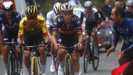 Le Slovène Primoz Roglic (Jumbo-Visma) et le Belge Remco Evenepoel (Soudal Quick-Step), lors de l'étape 8 de la Vuelta, en Espagne, le 2 septembre 2023. (PEP DALMAU / AFP)