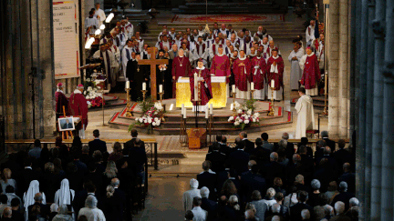 &nbsp; (Mgr Lebrun, archevêque de Rouen, préside les obsèques du Père Jacques Hamel © AFP / CHARLY TRIBALLEAU)