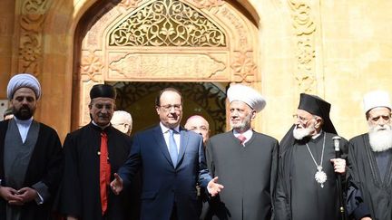 Le président français François Hollande le 17 avril 2016, à Beyrouth, en présence des représentants des différentes communautés religieuses chrétiennes et musulmanes. (AFP/ Stephane de Sakutin )