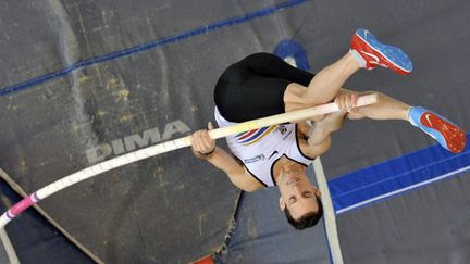 Avec un saut à 5,96 m, Renaud Lavillenie a bien préparé les Mondiaux. (THIERRY ZOCCOLAN / AFP)