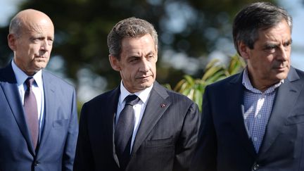 Alain Juppé, Nicolas Sarkozy et François Fillon, le 5 septembre 2015 à La Baule (Loire-Atlantique). (JEAN-SEBASTIEN EVRARD / AFP)