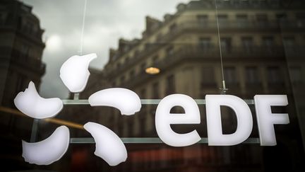 Le logo d'EDF à Paris, le 20 octobre 2016. (Photo d'illustration) (LIONEL BONAVENTURE / AFP)