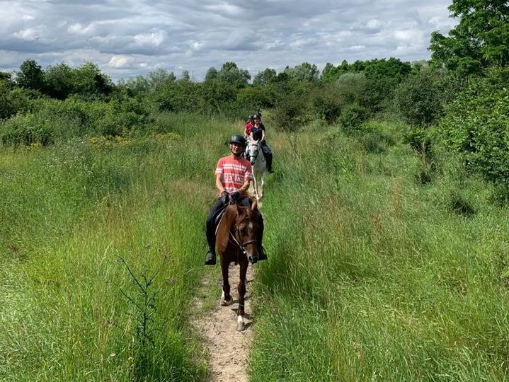 Depuis six mois, Hervé profite de la vie grâce au cheval. (SANDRINE ETOA-ANDEGUE / RADIO FRANCE)