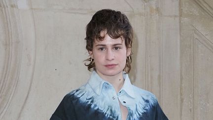 Héloïse Letissier, alias Christine &amp; The Queens, à son arrivée au défilé haute couture Dior printemps-été, le 21 janvier 2020 à Paris. (LAURENT VU/SIPA)