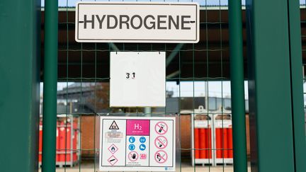 Recherche sur l'hydrogène au CNRS à Belfort (Territoire de Belfort). (SIMON DAVAL - P?RIPLES & CIE / MAXPPP)