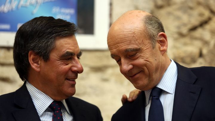 Fran&ccedil;ois Fillon et Alain Jupp&eacute;&nbsp;lors d'un meeting &agrave;&nbsp;Eysines (Gironde), pr&egrave;s de Bordeaux, le 6 mars 2014. (NICOLAS TUCAT / AFP)