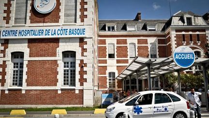 &nbsp; (L'hôpital de Bayonne négocie la réinsertion du docteur Bonnemaison dans l'administration © Maxppp)