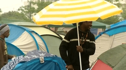 La pluie a accompagné la première nuit des festivaliers mais au petit matin, les sourires étaient de retour
 (France 3 Culturebox)