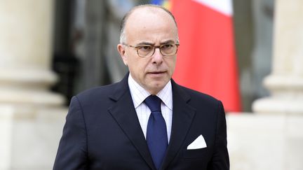 Le ministre de l'Int&eacute;rieur Bernard Cazeneuve, dans la cour de l'Elys&eacute;e, le 3 septembre 2015. (ALAIN JOCARD / AFP)